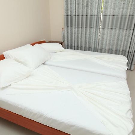 Lavonka Tourist Rest Hotel Anuradhapura Buitenkant foto
