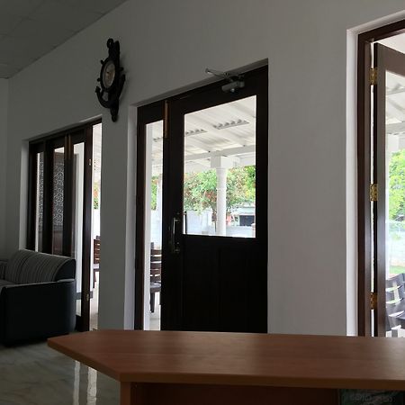 Lavonka Tourist Rest Hotel Anuradhapura Buitenkant foto