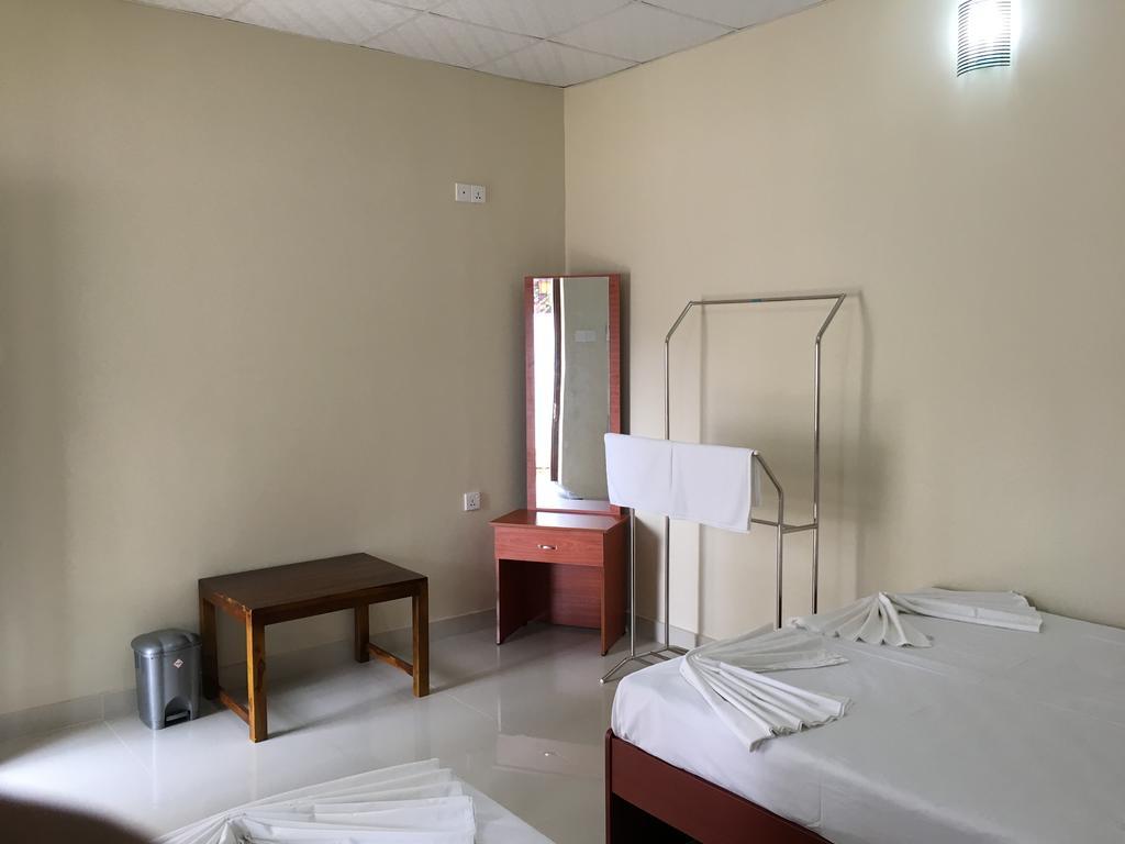 Lavonka Tourist Rest Hotel Anuradhapura Buitenkant foto