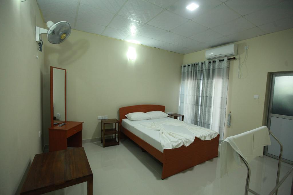 Lavonka Tourist Rest Hotel Anuradhapura Buitenkant foto