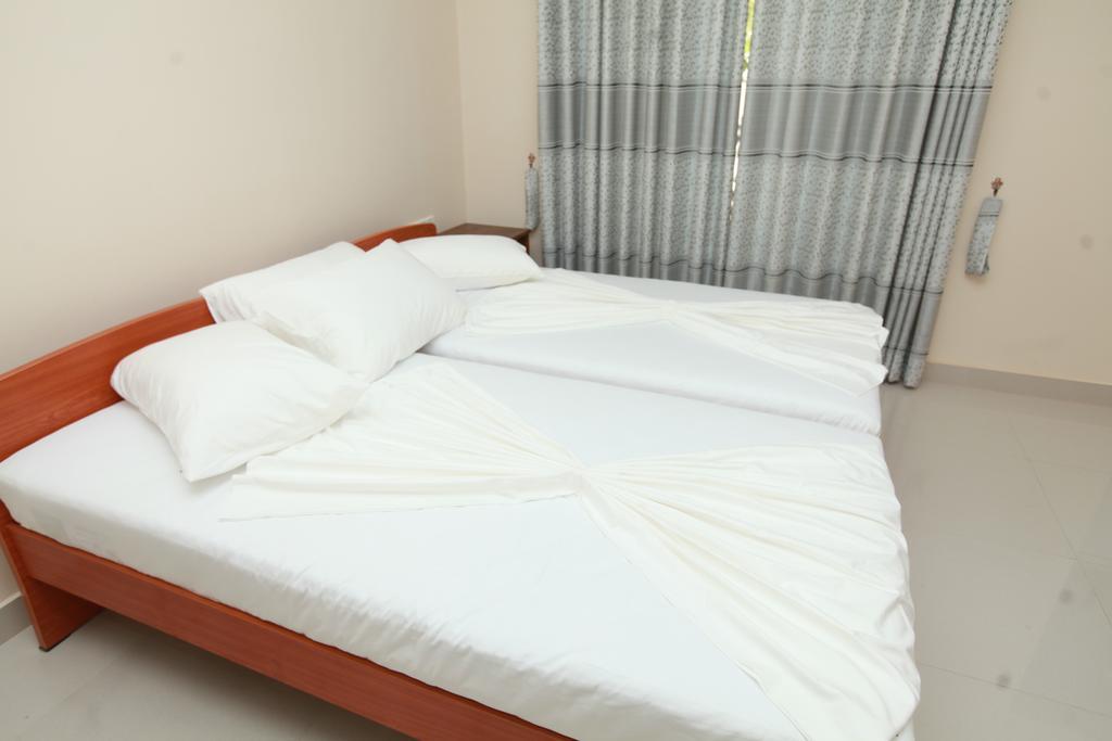 Lavonka Tourist Rest Hotel Anuradhapura Buitenkant foto