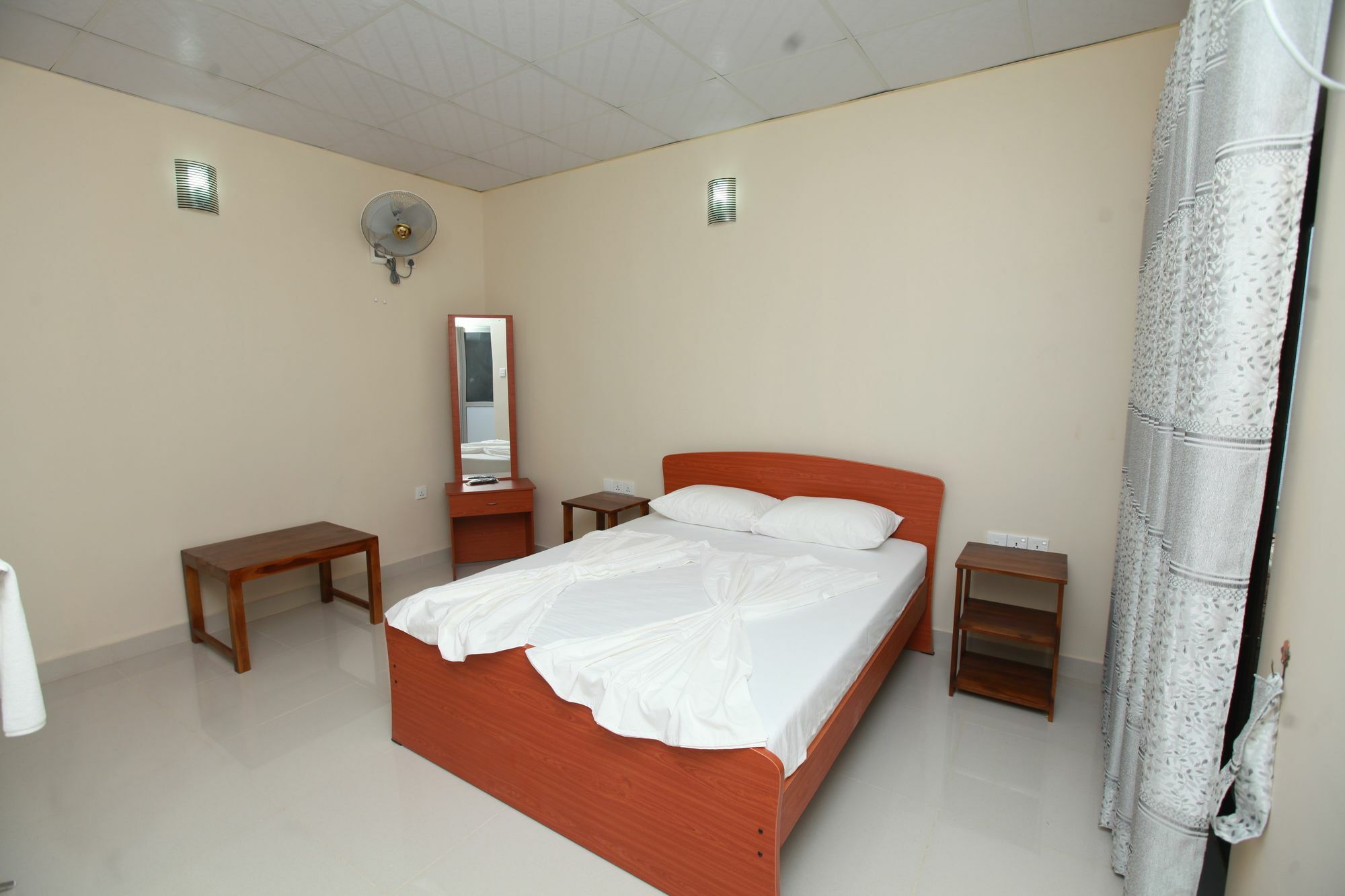 Lavonka Tourist Rest Hotel Anuradhapura Buitenkant foto