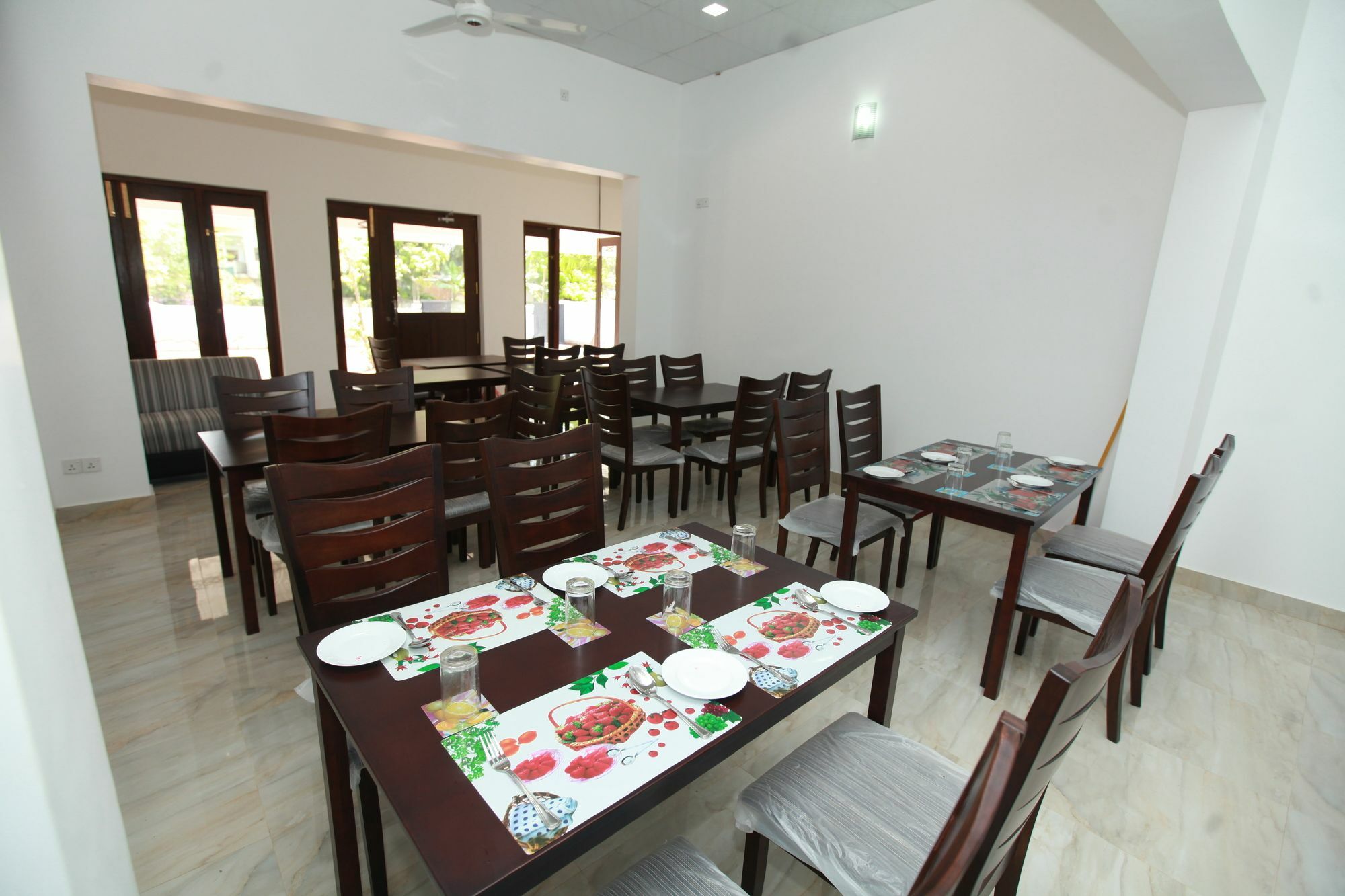 Lavonka Tourist Rest Hotel Anuradhapura Buitenkant foto