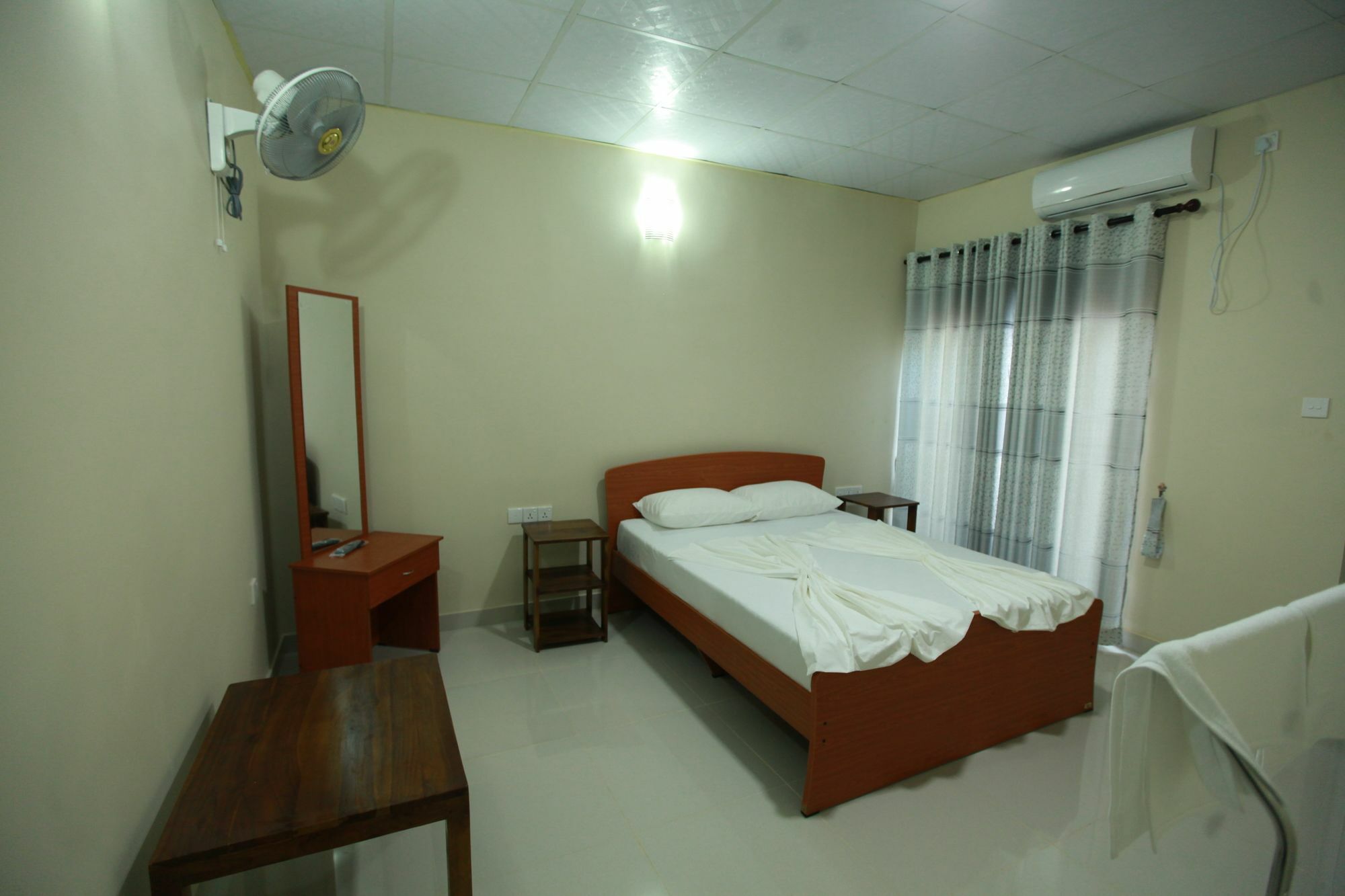 Lavonka Tourist Rest Hotel Anuradhapura Buitenkant foto