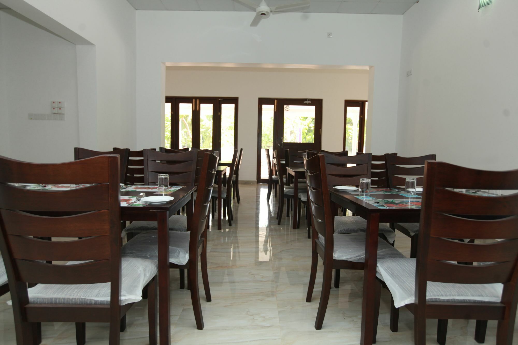 Lavonka Tourist Rest Hotel Anuradhapura Buitenkant foto